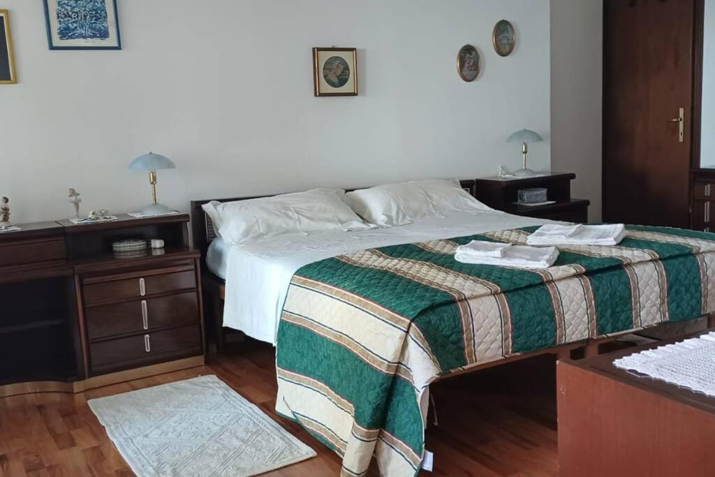 Brezza Marina - Appartamento In Villa Fronte Mare Триест Экстерьер фото