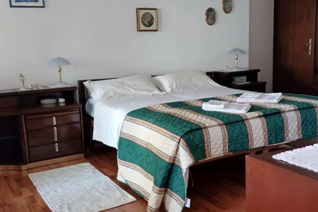 Brezza Marina - Appartamento In Villa Fronte Mare Триест Экстерьер фото