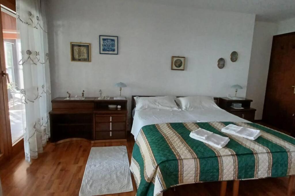 Brezza Marina - Appartamento In Villa Fronte Mare Триест Экстерьер фото